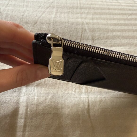 Louis Vuitton Recto Verso Coin Card Holder in Taiga Black Leather Compact Wallet - Picture 3 of 7